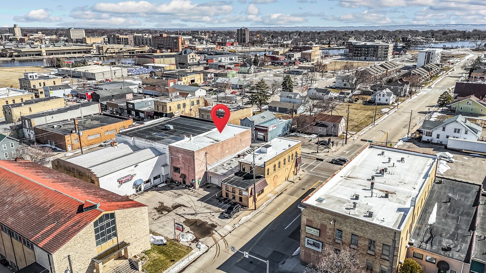 More Photos Of 811 Oregon St, Oshkosh Restaurant For Sale