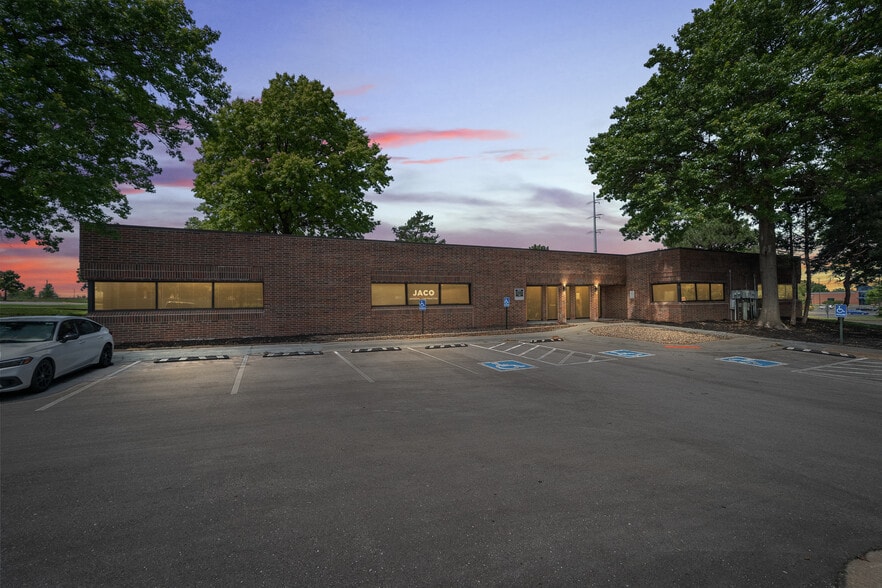 Primary Photo Of 10841 W 87th St, Overland Park Medical For Sale