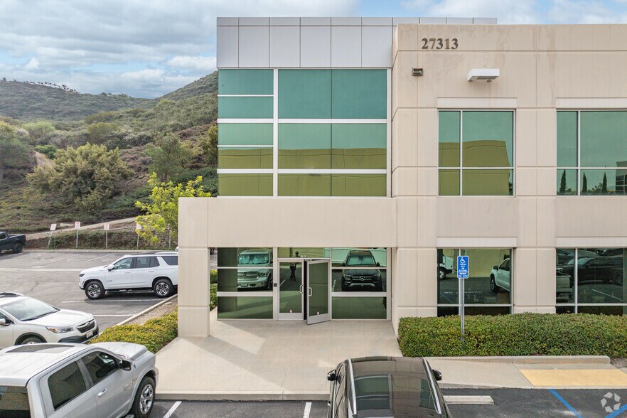 More Photos Of 27313 Via Industria, Temecula Light Distribution For Lease