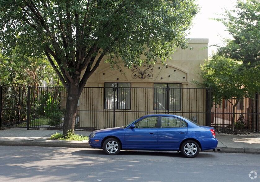 More Photos Of 512 15th St, Modesto Office For Lease