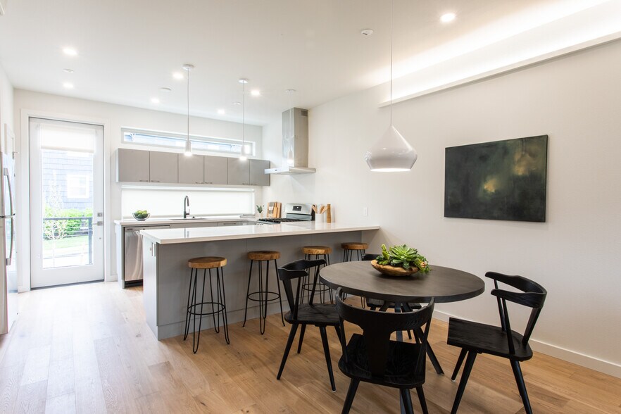 More Photos Of 5115 E Burnside St, Portland Apartments For Sale