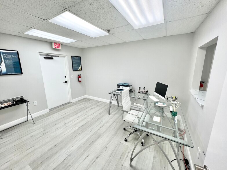 More Photos Of 2650 Bahia Vista St, Sarasota Medical For Sale