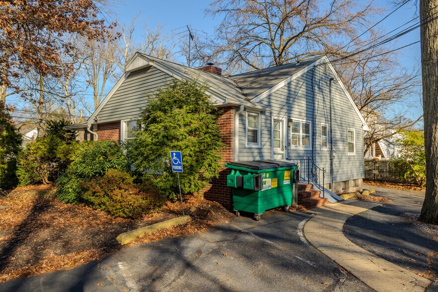 More Photos Of 73 Amboy Ave, Metuchen Medical For Sale