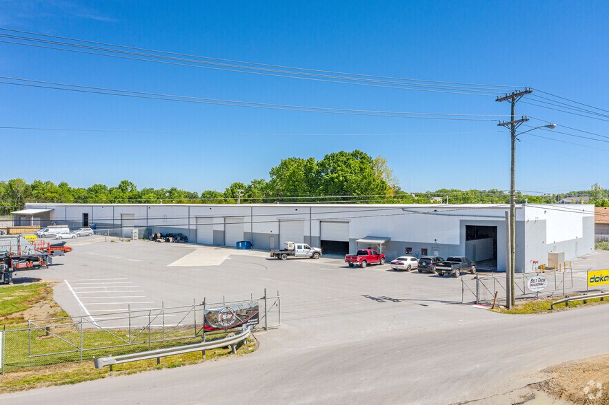 Primary Photo Of 704 Briskin Ln, Lebanon Manufacturing For Lease