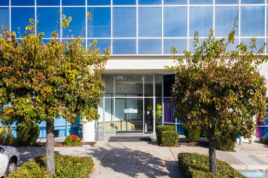 More Photos Of 3900 NewPark Mall Rd, Newark Medical For Lease