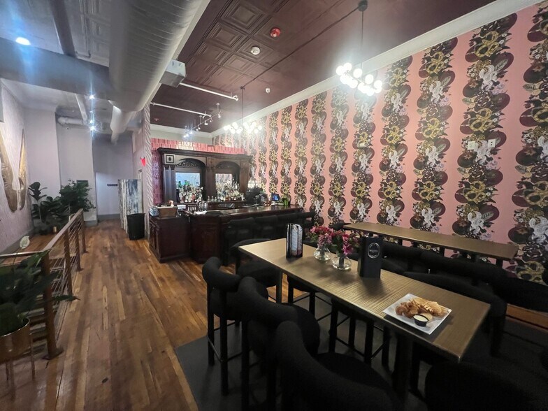 More Photos Of 1621-1623 Main St, Columbia Storefront For Sale