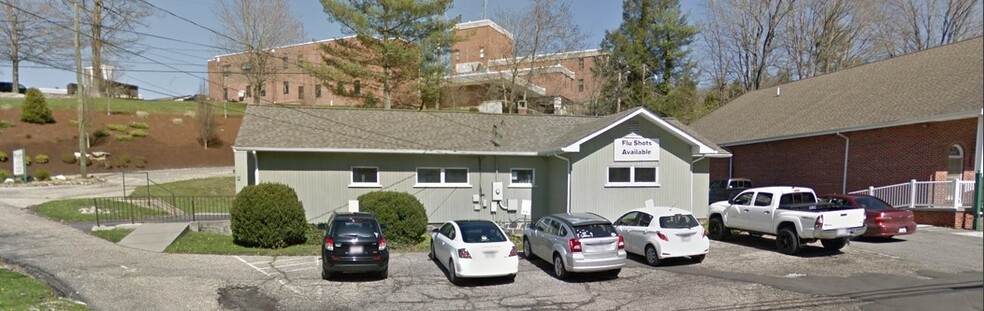 Primary Photo Of 36 Hospital Dr, Spruce Pine Medical For Lease