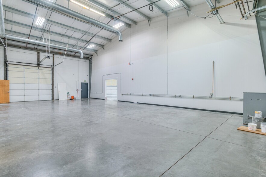 More Photos Of 62958 NE Layton Ave, Bend Light Manufacturing For Sale