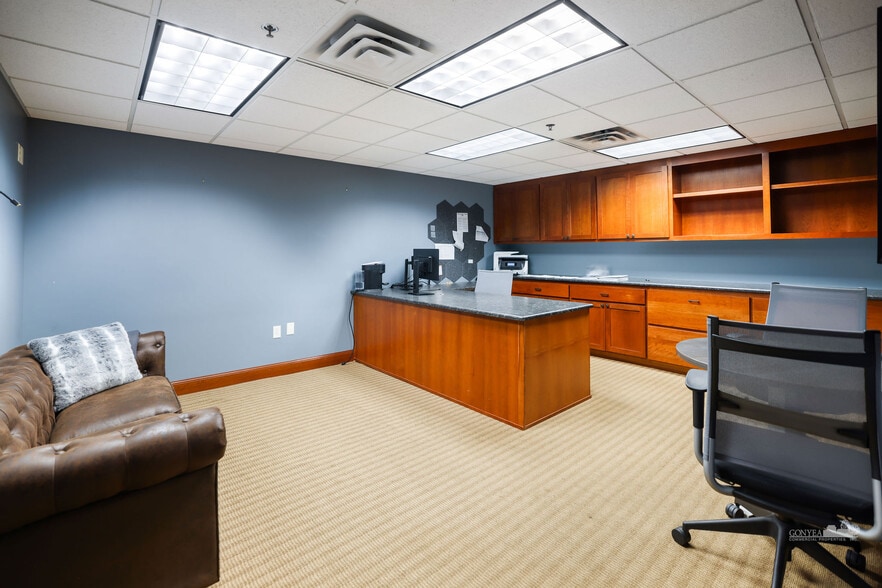 More Photos Of 2200 W Highway 13 W, Burnsville Warehouse For Lease