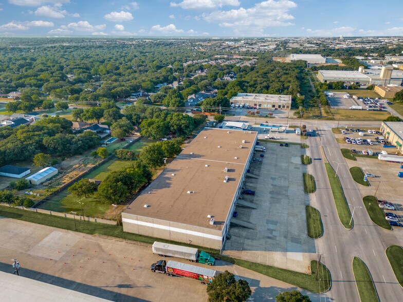 More Photos Of 1922-1938 N Great Southwest Pky, Grand Prairie Distribution For Lease