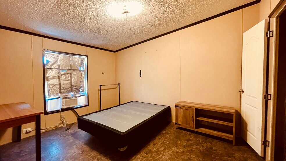 More Photos Of 5550, Odessa Warehouse For Sale