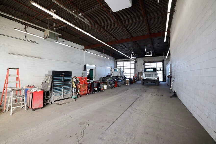 More Photos Of 8715 44th St SE, Calgary Warehouse For Sale