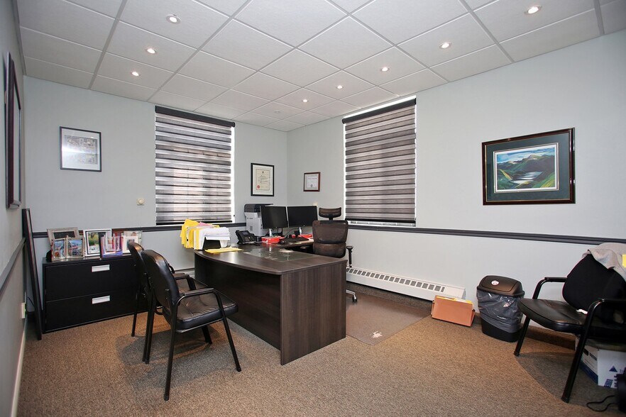 More Photos Of 187 King St E, Oshawa Office For Lease