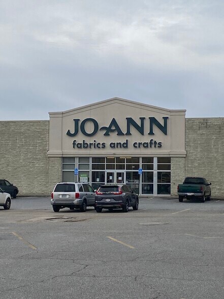 More Photos Of 3420 Clemson Blvd, Anderson Unknown For Lease