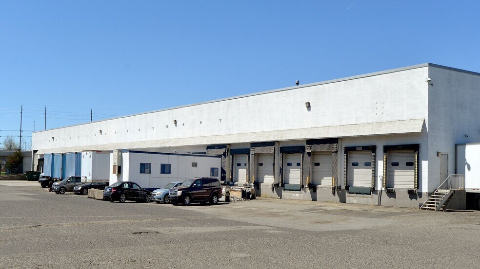 More Photos Of 2200 Secaucus Rd, North Bergen Warehouse For Lease