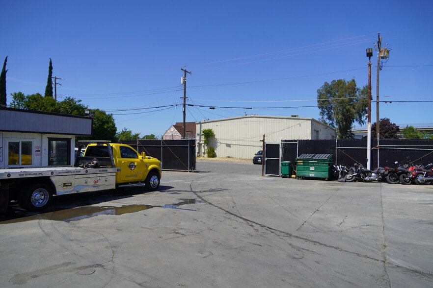 More Photos Of 1336-1340 Dixieanne Ave, Sacramento Warehouse For Sale
