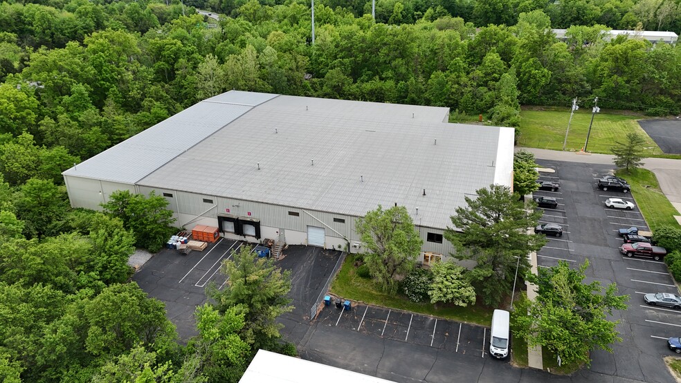 More Photos Of 11420 Deerfield Rd, Blue Ash Warehouse For Lease
