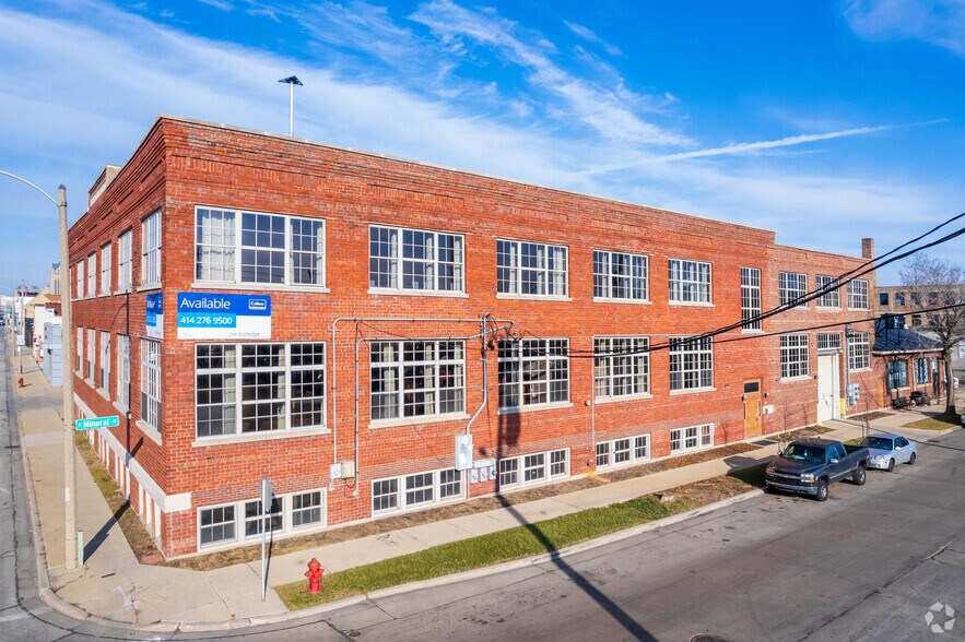 More Photos Of 120 E Mineral St, Milwaukee Office For Sale