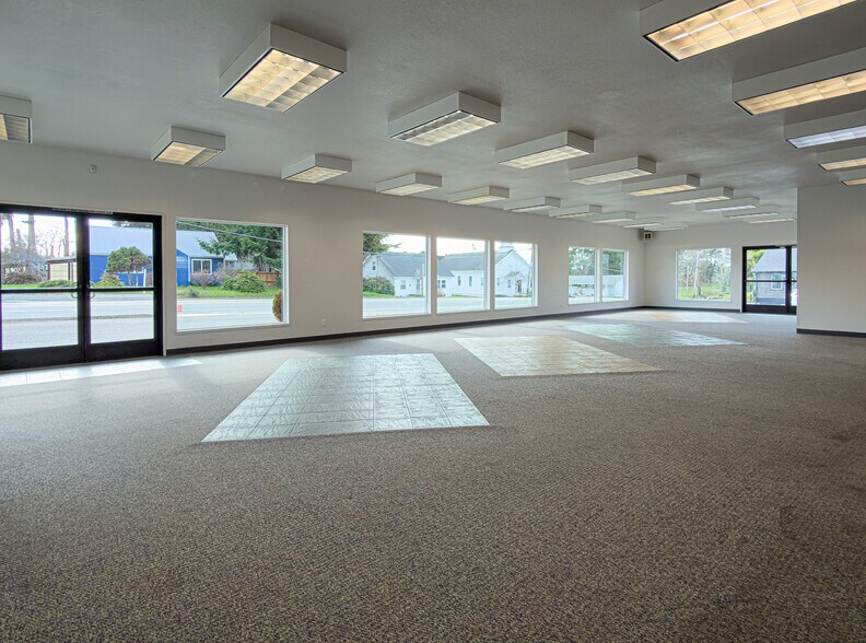 More Photos Of 805 US-101, Bandon General Retail For Sale