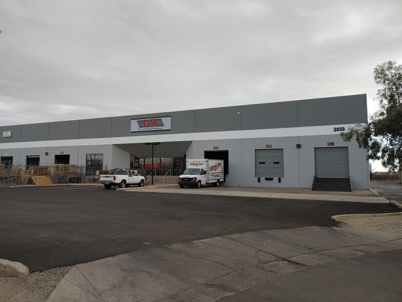 More Photos Of 3850 E 44th St, Tucson Distribution For Lease