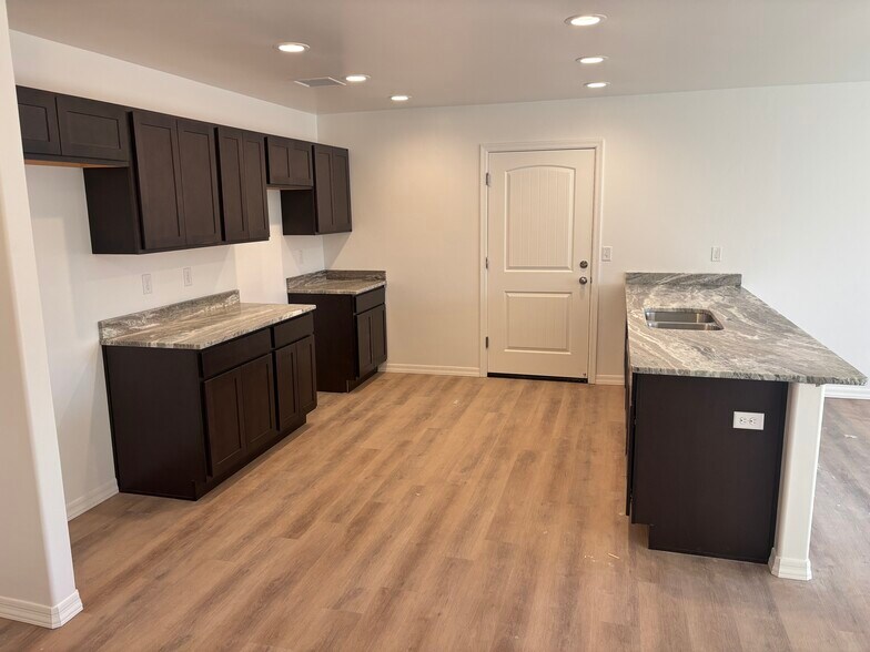 More Photos Of 931 Berk Ave, Kingman Apartments For Sale