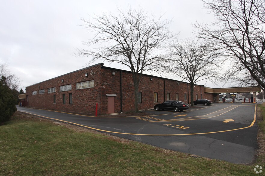 More Photos Of 1350 Lake St, Roselle Office For Lease