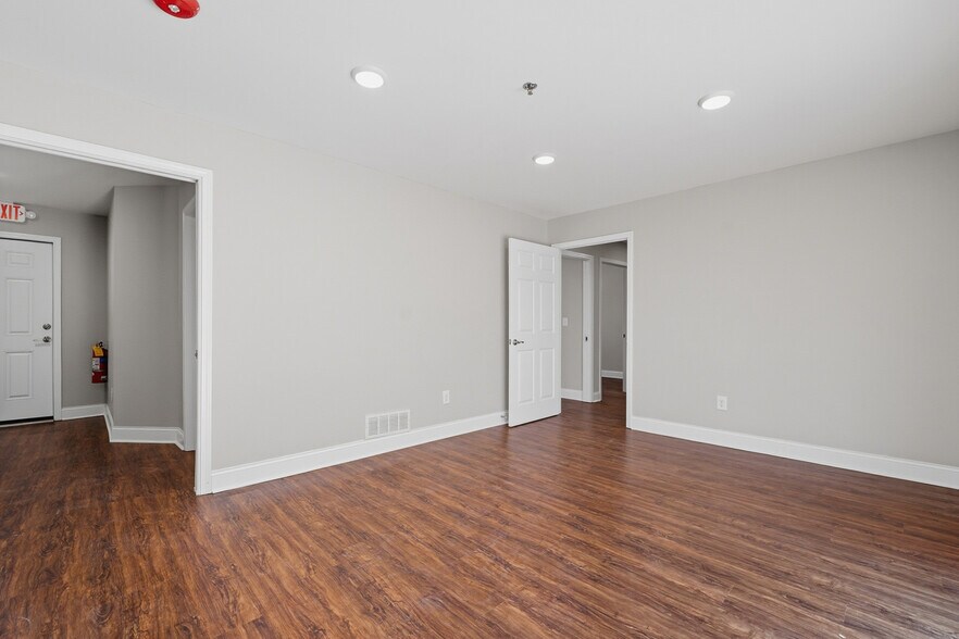 More Photos Of 2239 Scenic Dr, Snellville Office For Sale