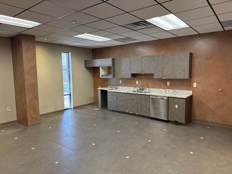 More Photos Of 4600 Mcleod Rd NE, Albuquerque Storefront Retail Office For Sale