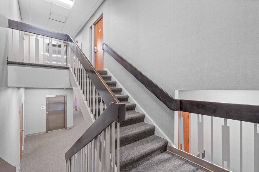 More Photos Of 4420 NE Chouteau Tfwy, Kansas City Medical For Lease