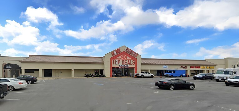 More Photos Of 5074-5206 W 38th St, Indianapolis Unknown For Lease