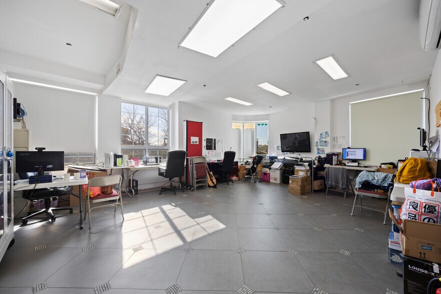 More Photos Of 7543 Parsons Blvd, Flushing Storefront Retail Office For Sale