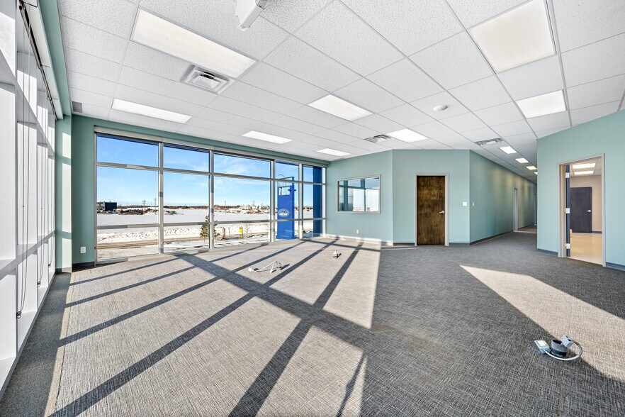 More Photos Of 5267 67 Av, Lloydminster Warehouse For Lease