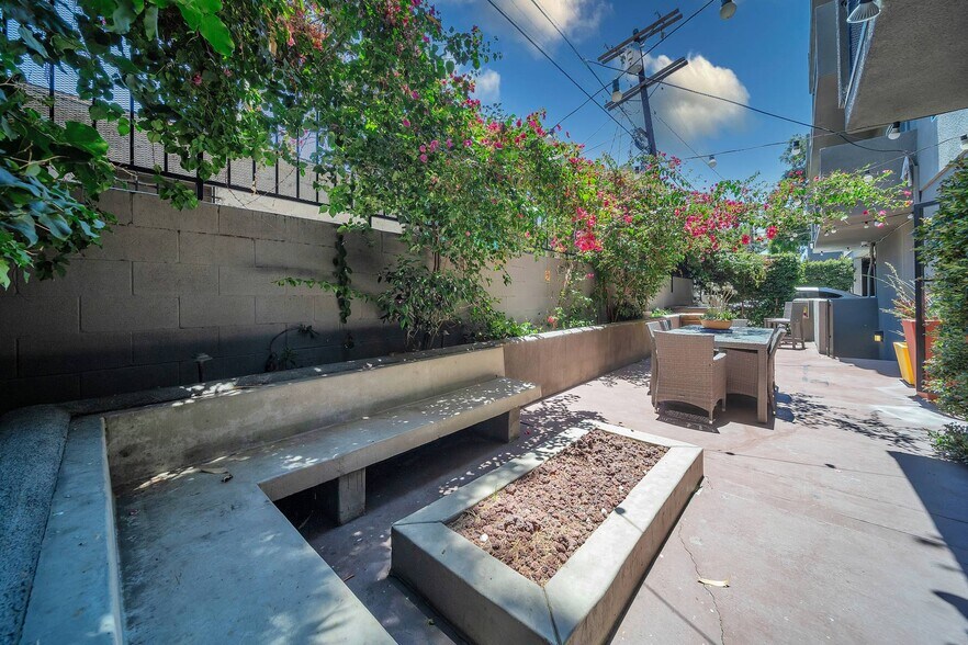 More Photos Of 1320 N Sycamore Ave, Los Angeles Apartments For Sale