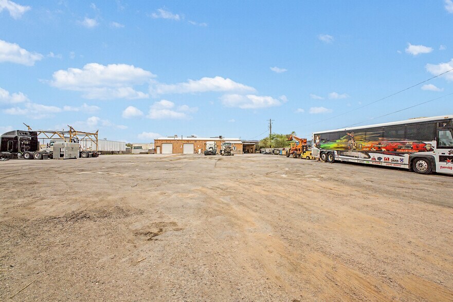 More Photos Of 3050 W 4th Ave, Apache Junction Warehouse For Lease