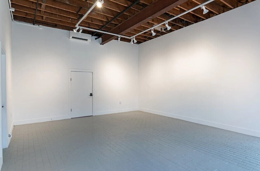 More Photos Of 217 Fairview Ave, Houston Freestanding For Lease