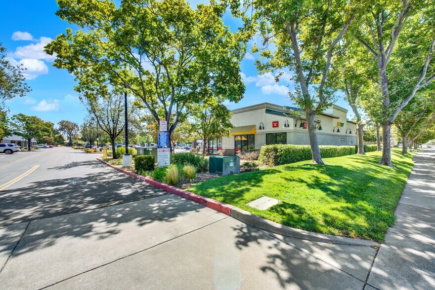 More Photos Of 3338 N Texas St, Fairfield Freestanding For Sale