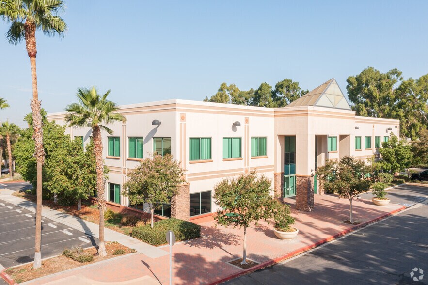 More Photos Of 1825 Chicago Ave, Riverside Office For Lease