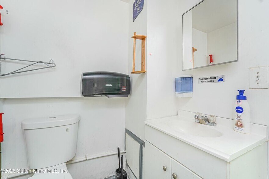 More Photos Of 587 Bay St, Staten Island Storefront Retail Residential For Sale