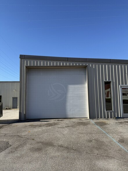 More Photos Of 310 Indianapolis Rd, Mooresville Warehouse For Lease