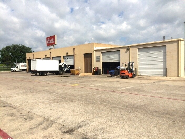 More Photos Of 2550 McMillan Pky, Fort Worth Distribution For Lease