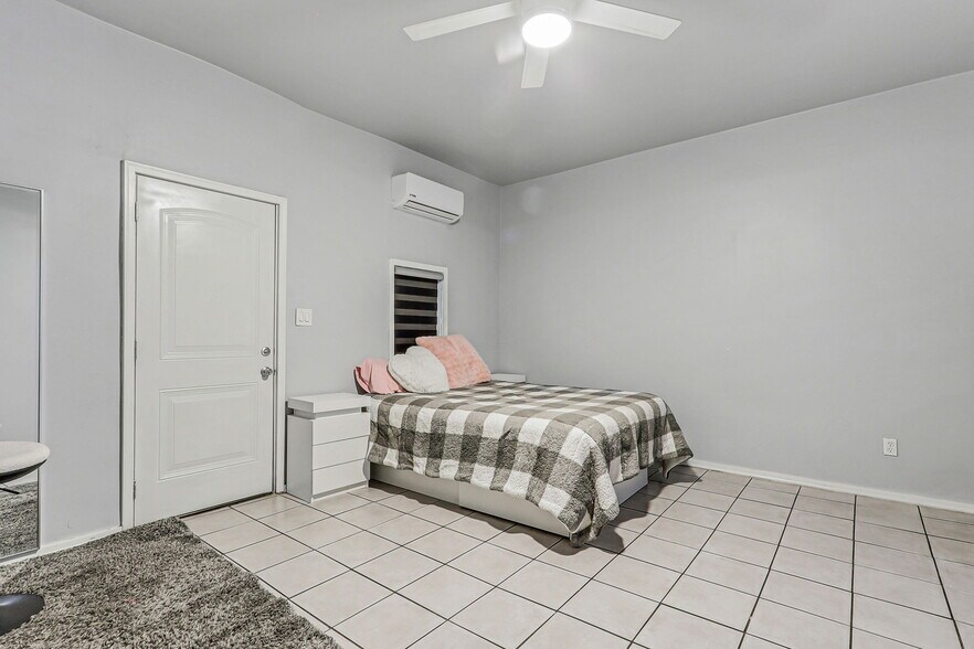 More Photos Of 2222 Bassett Ave, El Paso Storefront Retail Residential For Sale