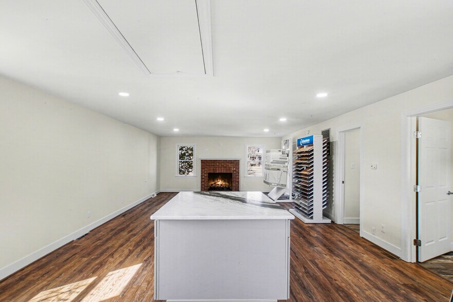 More Photos Of 2603 Lafayette Blvd, Fredericksburg General Retail For Lease