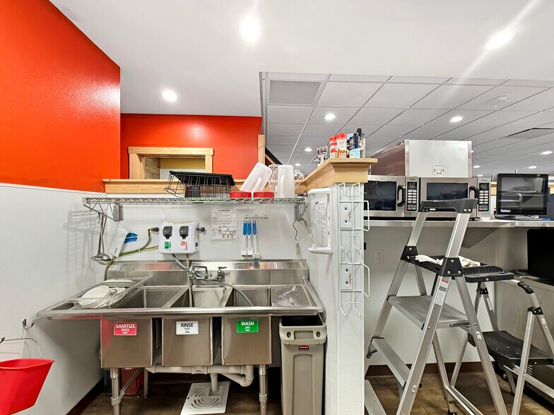 More Photos Of 910 E 2nd Ave, Indianola Restaurant For Sale