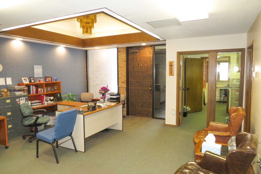 More Photos Of 1245 S Fabrique Dr, Wichita Flex For Sale