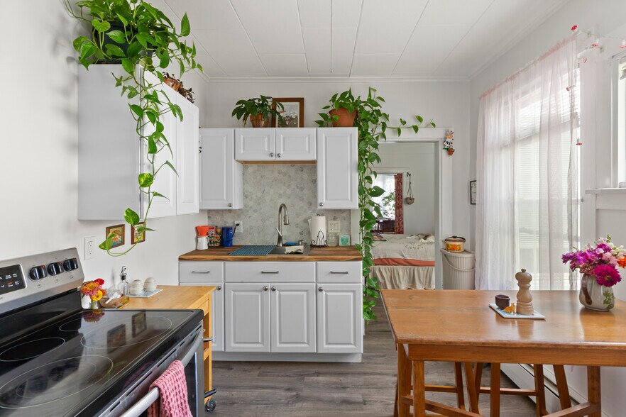 More Photos Of 56 Elm St, Camden Storefront For Sale