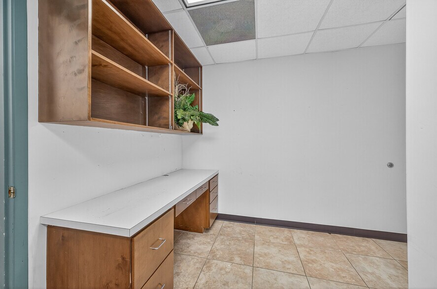 More Photos Of 1500 N Pace Blvd, Pensacola Freestanding For Sale