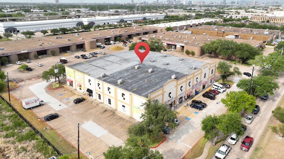 More Photos Of 7598 Harwin Dr, Houston General Retail For Sale