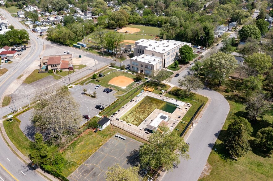 More Photos Of 200 Claremont Ave, Hampton Apartments For Sale