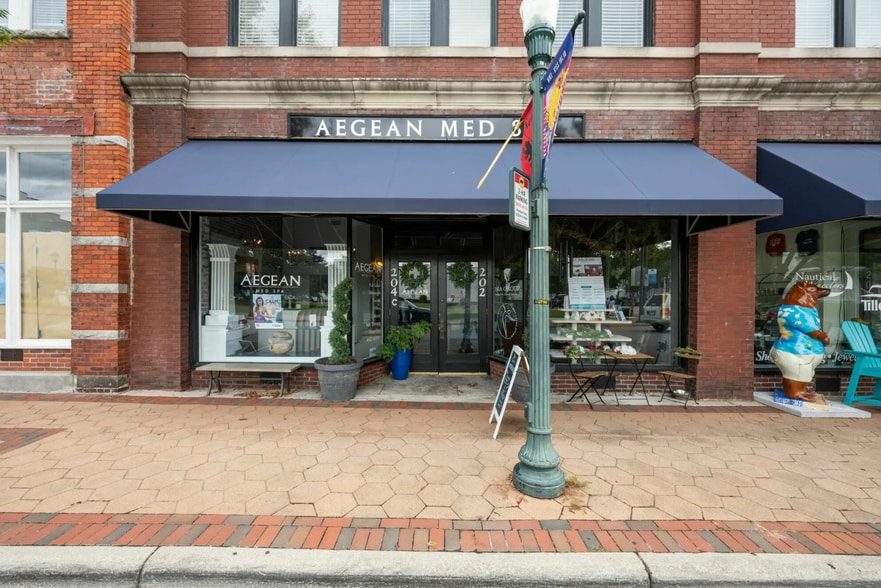 More Photos Of 202 Craven St, New Bern General Retail For Sale