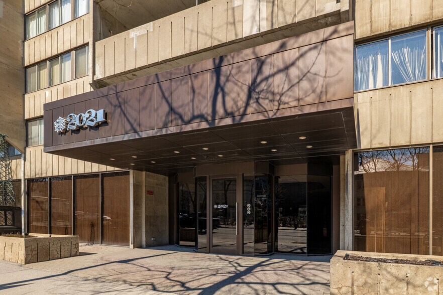 More Photos Of 2021 Av Atwater, Montréal Apartments For Lease